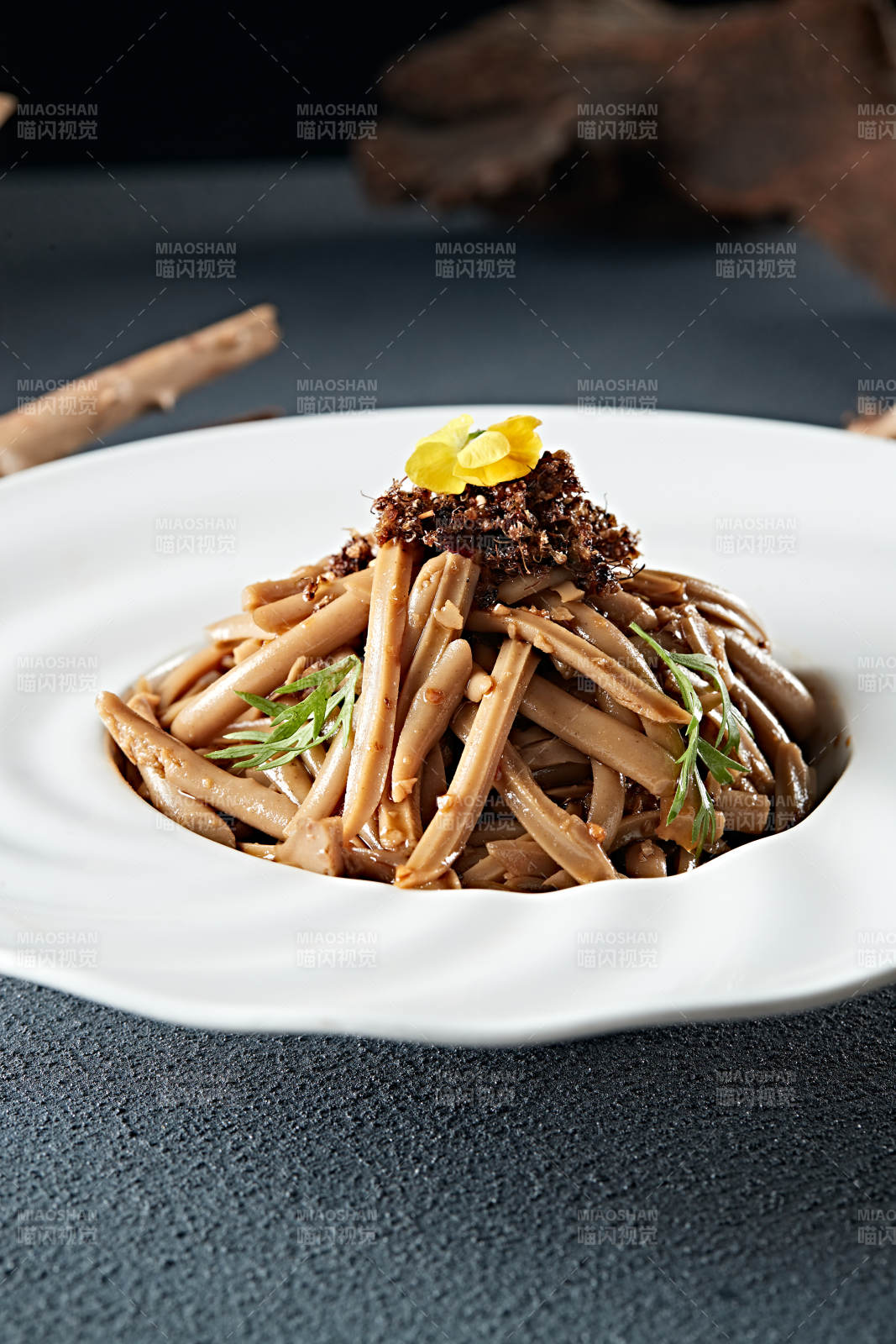 山西美食杂粮香辣桥面凉粉图片