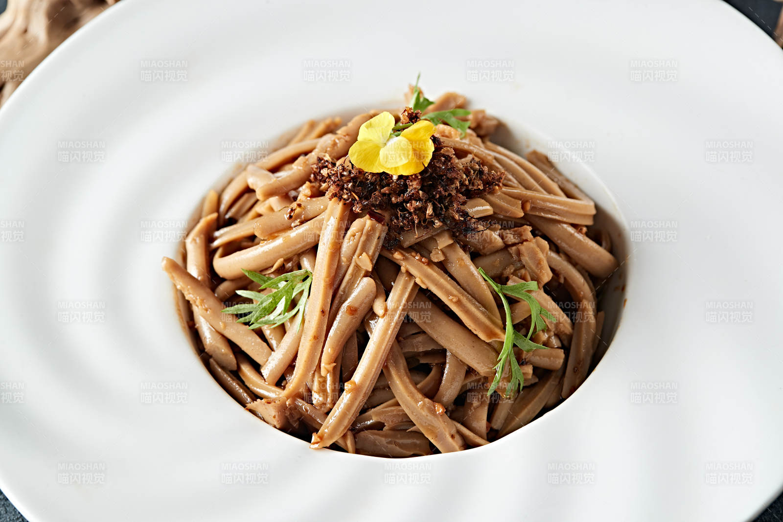 山西美食杂粮香辣桥面凉粉图片