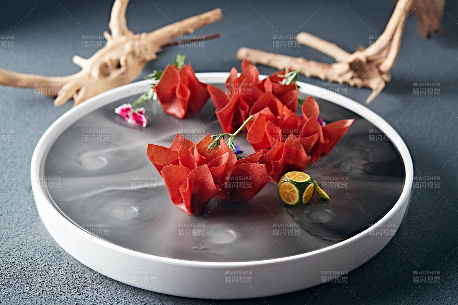 山楂陷炸馄饨图片