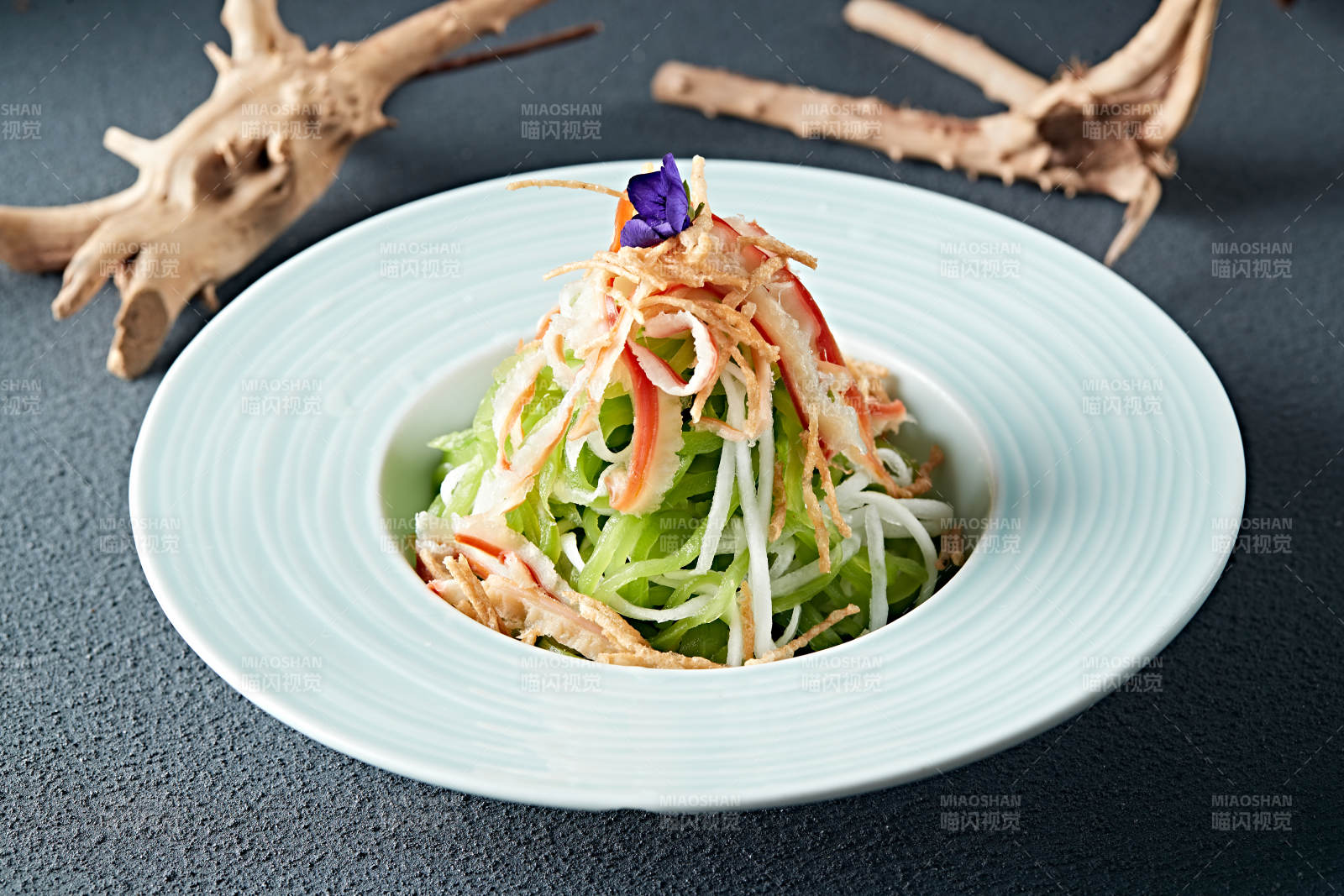 酸萝卜丝笋丝凉拌北极贝图片