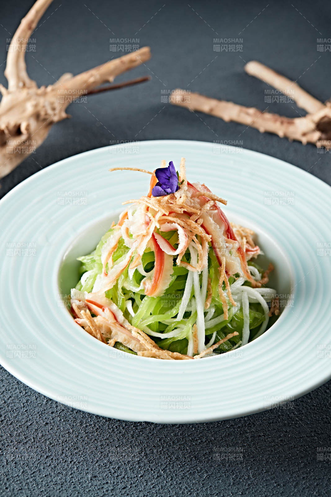 酸萝卜丝笋丝凉拌北极贝图片