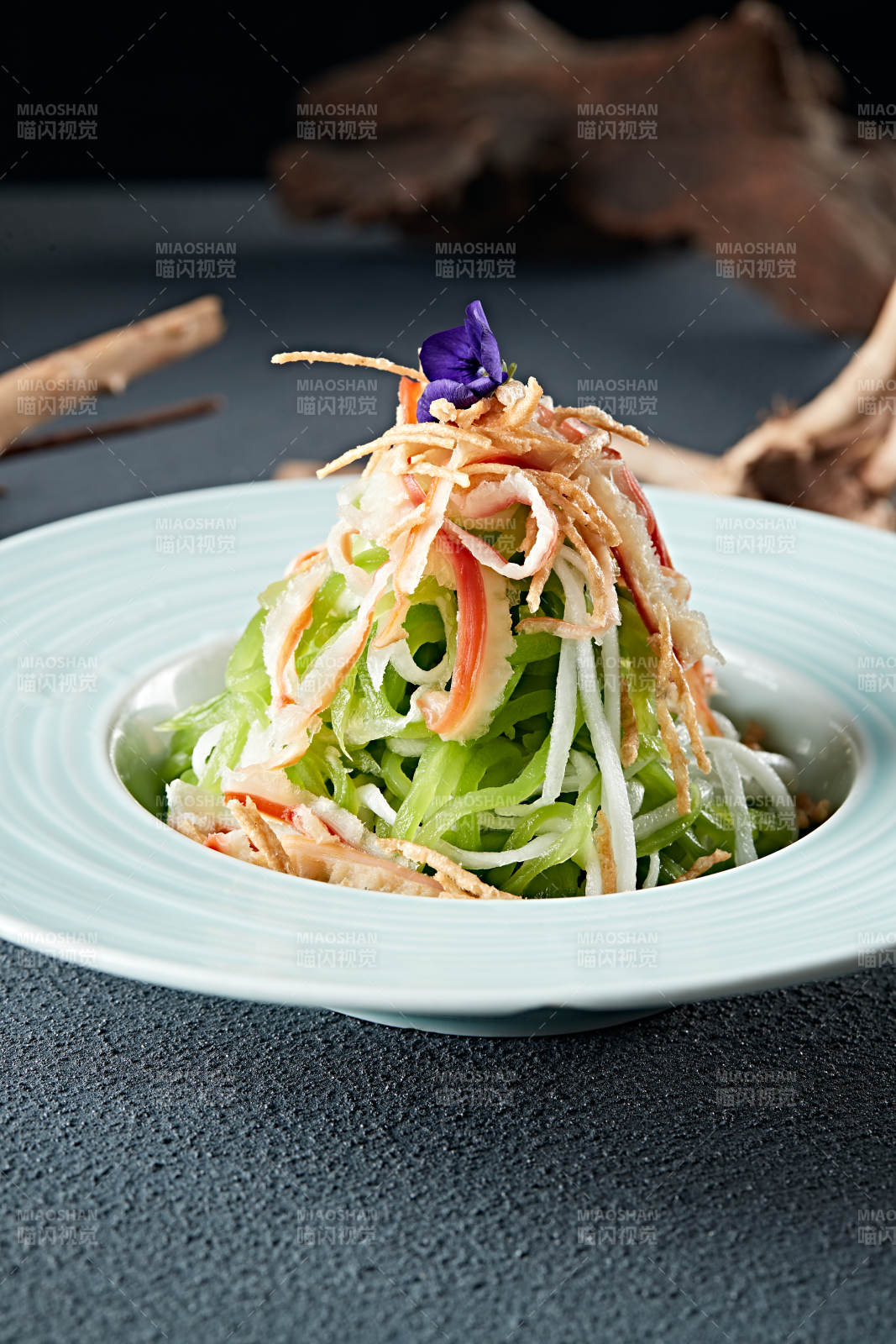 酸萝卜丝笋丝凉拌北极贝图片