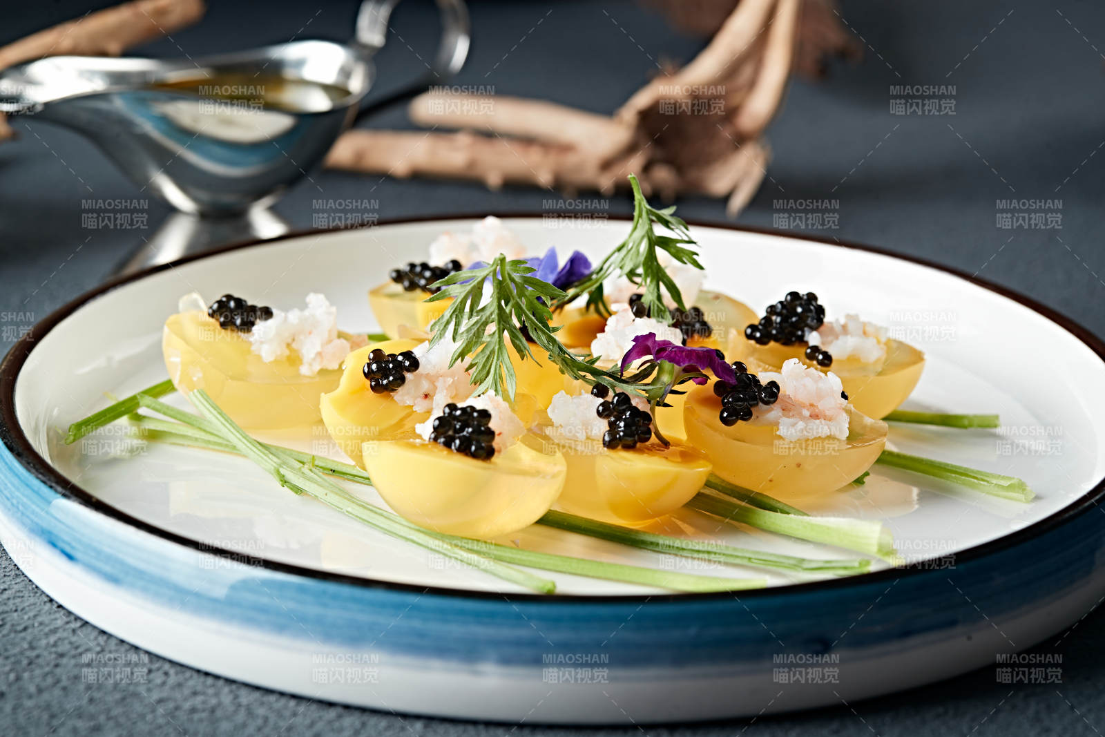 美味凉菜小皮蛋松花鹌鹑蛋配鱼籽图片