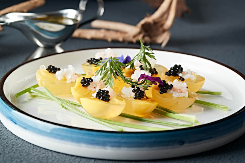 美味凉菜小皮蛋松花鹌鹑蛋配鱼籽图片