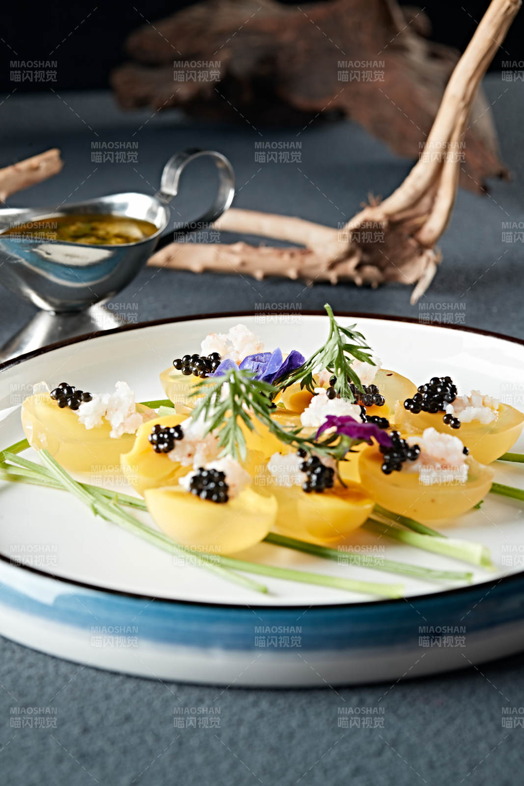 美味凉菜小皮蛋松花鹌鹑蛋配鱼籽图片