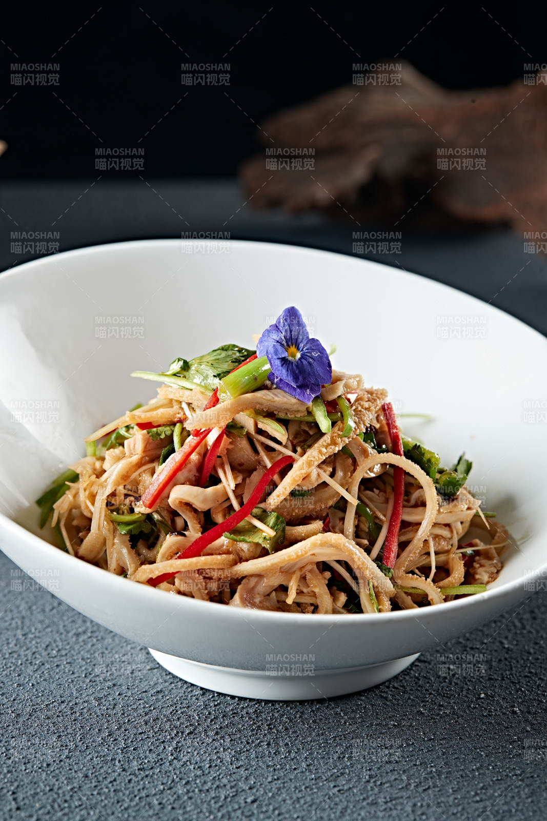 香菜彩椒丝凉拌毛肚丝图片