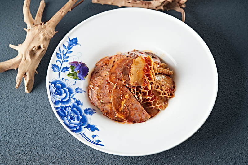 凉拌香辣卤水牛腱切片金钱肚图片