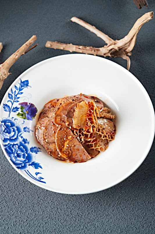 凉拌香辣卤水牛腱切片金钱肚图片