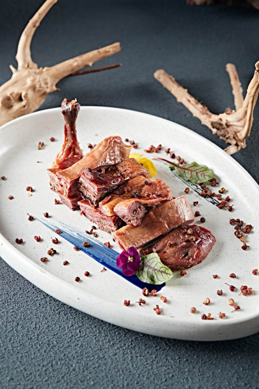 分切半只花椒卤水鸭图片