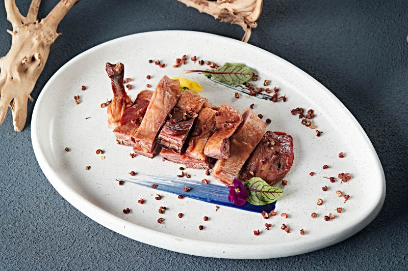 分切半只花椒卤水鸭图片