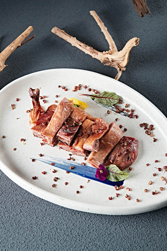 分切半只花椒卤水鸭图片