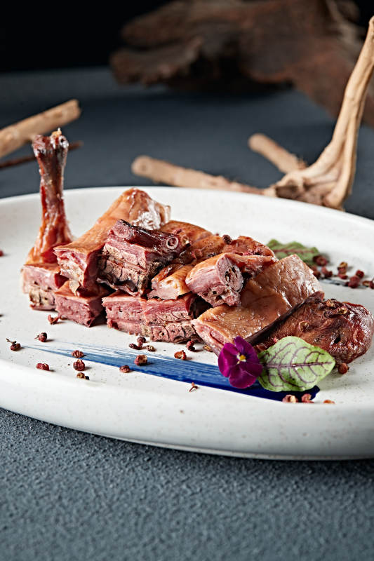 分切半只花椒卤水鸭图片