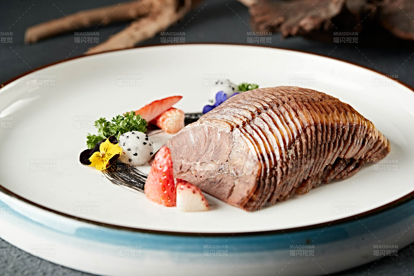 酱香牛腱切片图片