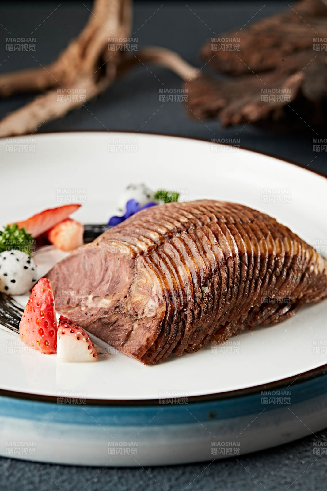 酱香牛腱切片图片