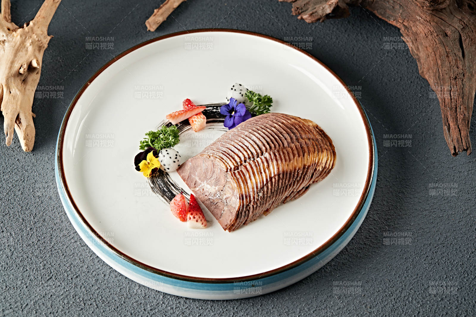 酱香牛腱切片图片