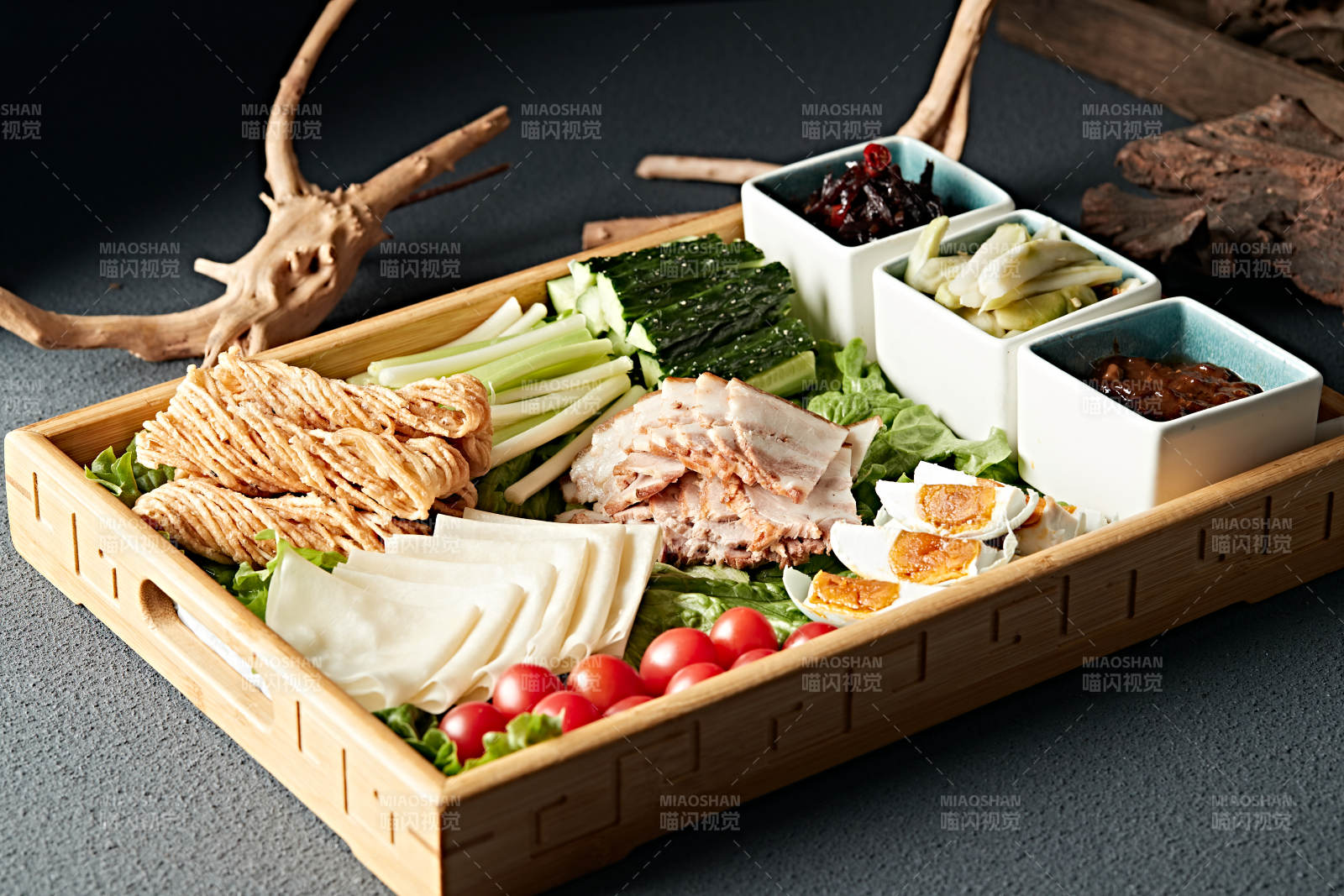 熏肉时蔬酱菜卷饼图片