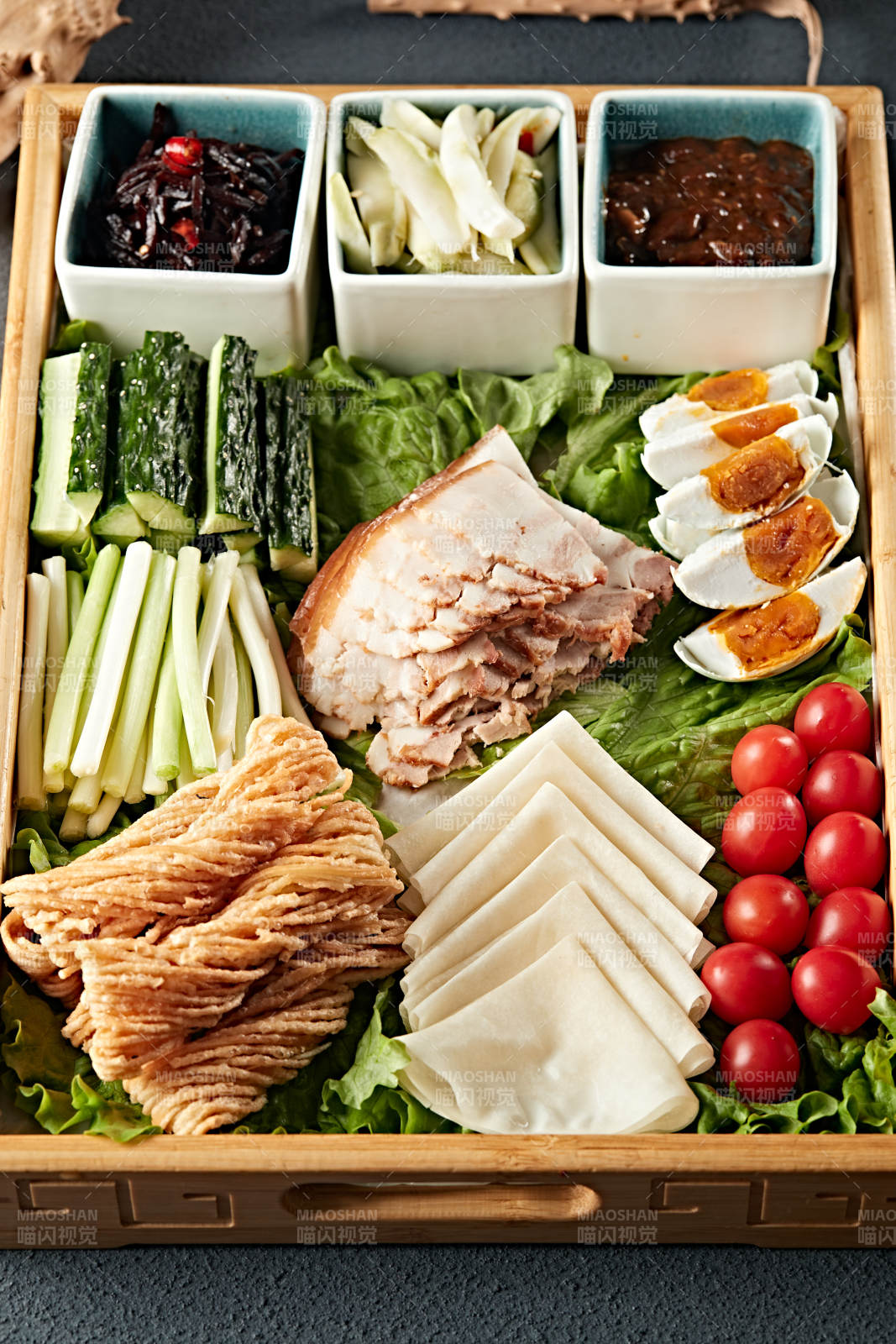 熏肉时蔬酱菜卷饼图片