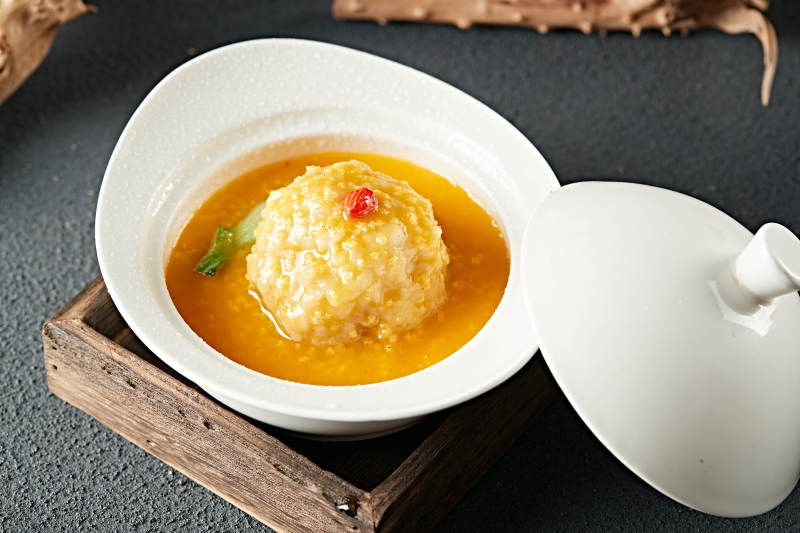 南瓜金米粥炖狮子头图片