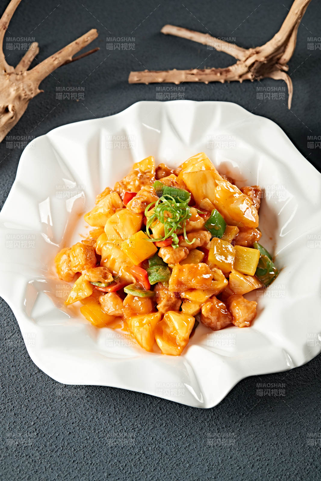 港式菠萝彩椒咕咾肉图片