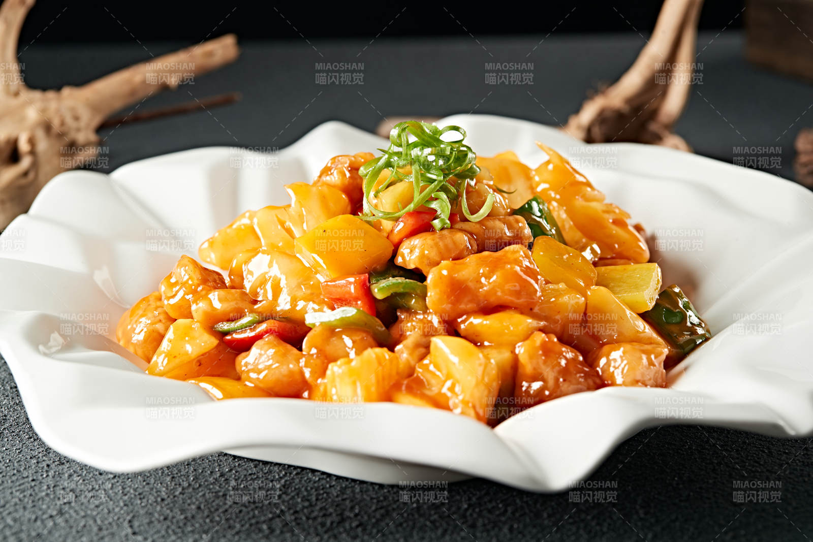 港式菠萝彩椒咕咾肉图片