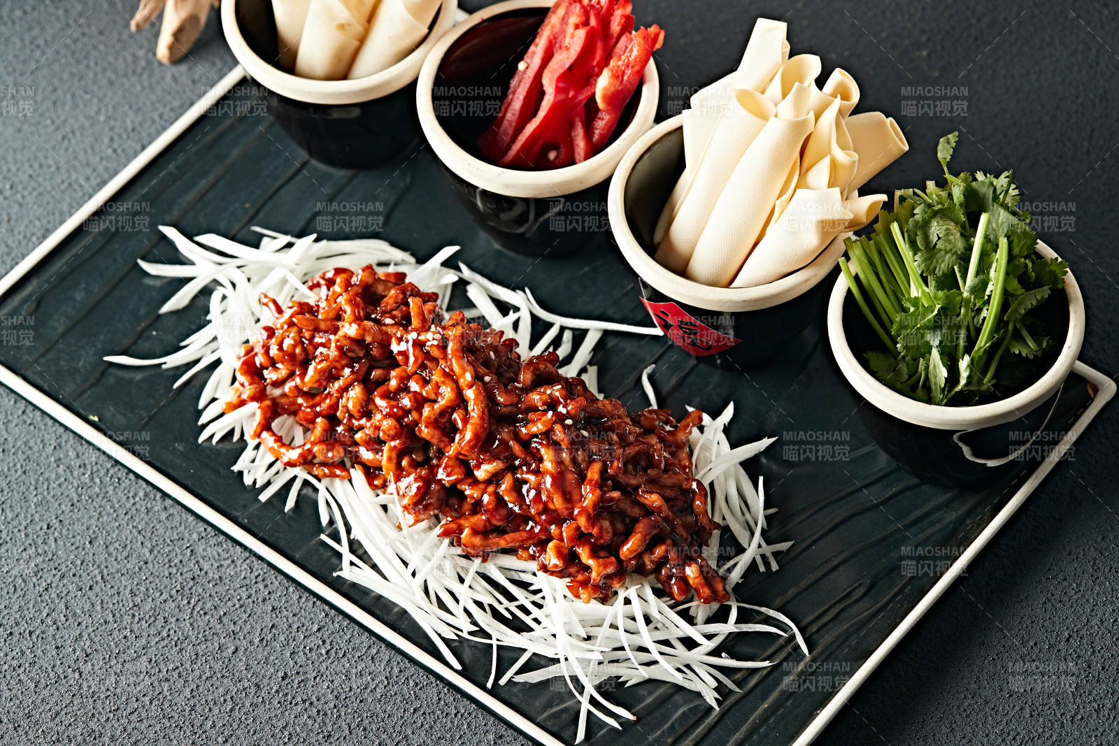 传统老北京名菜京酱肉丝图片