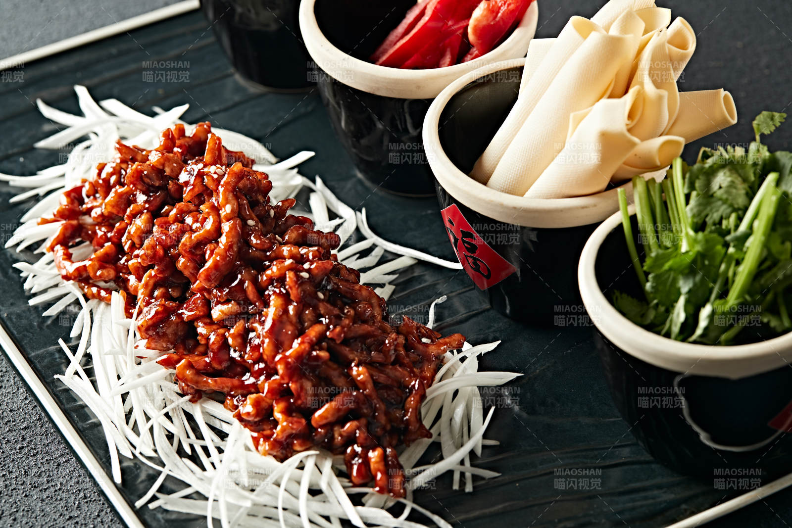 传统老北京名菜京酱肉丝图片