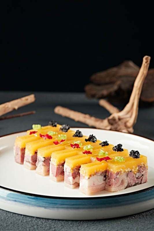 黑松露配五香皮冻压肘花图片