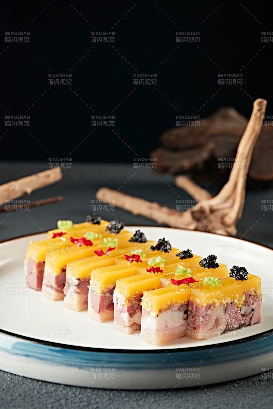 黑松露配五香皮冻压肘花图片