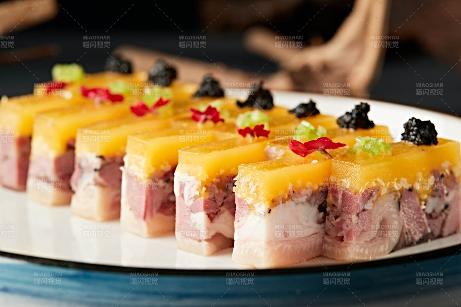 黑松露配五香皮冻压肘花图片