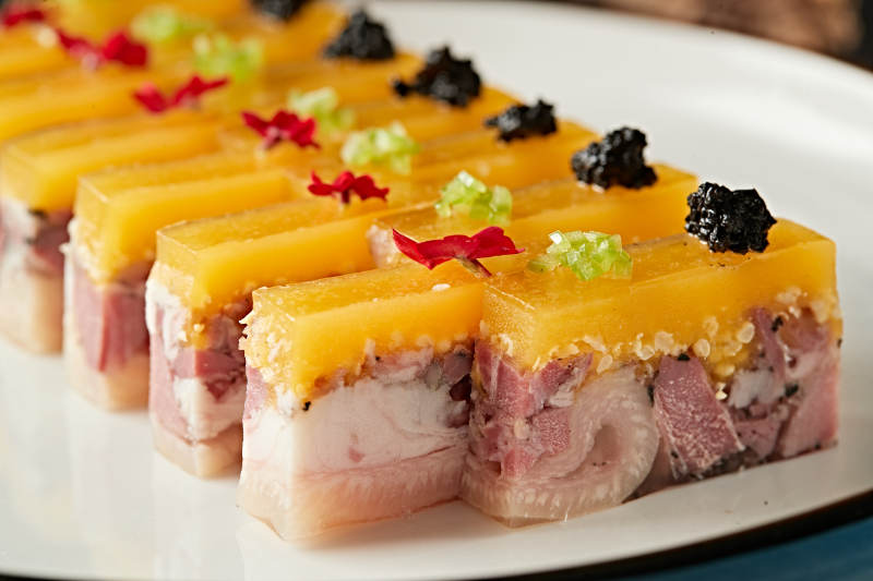 黑松露配五香皮冻压肘花图片