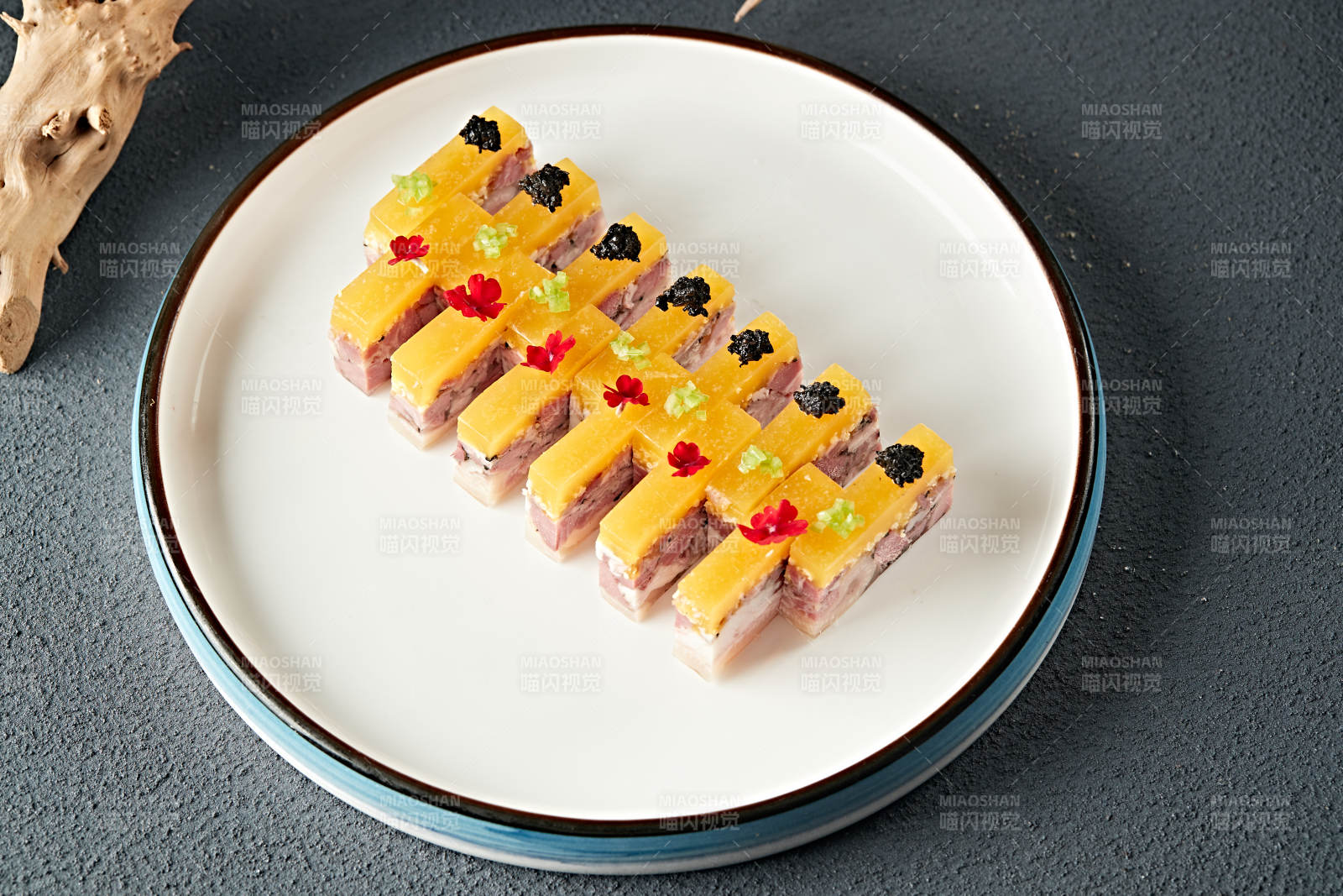 黑松露配五香皮冻压肘花图片