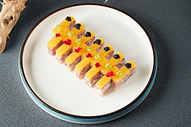 黑松露配五香皮冻压肘花图片