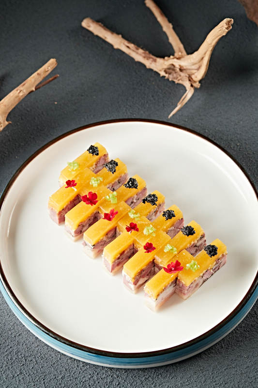 黑松露配五香皮冻压肘花图片