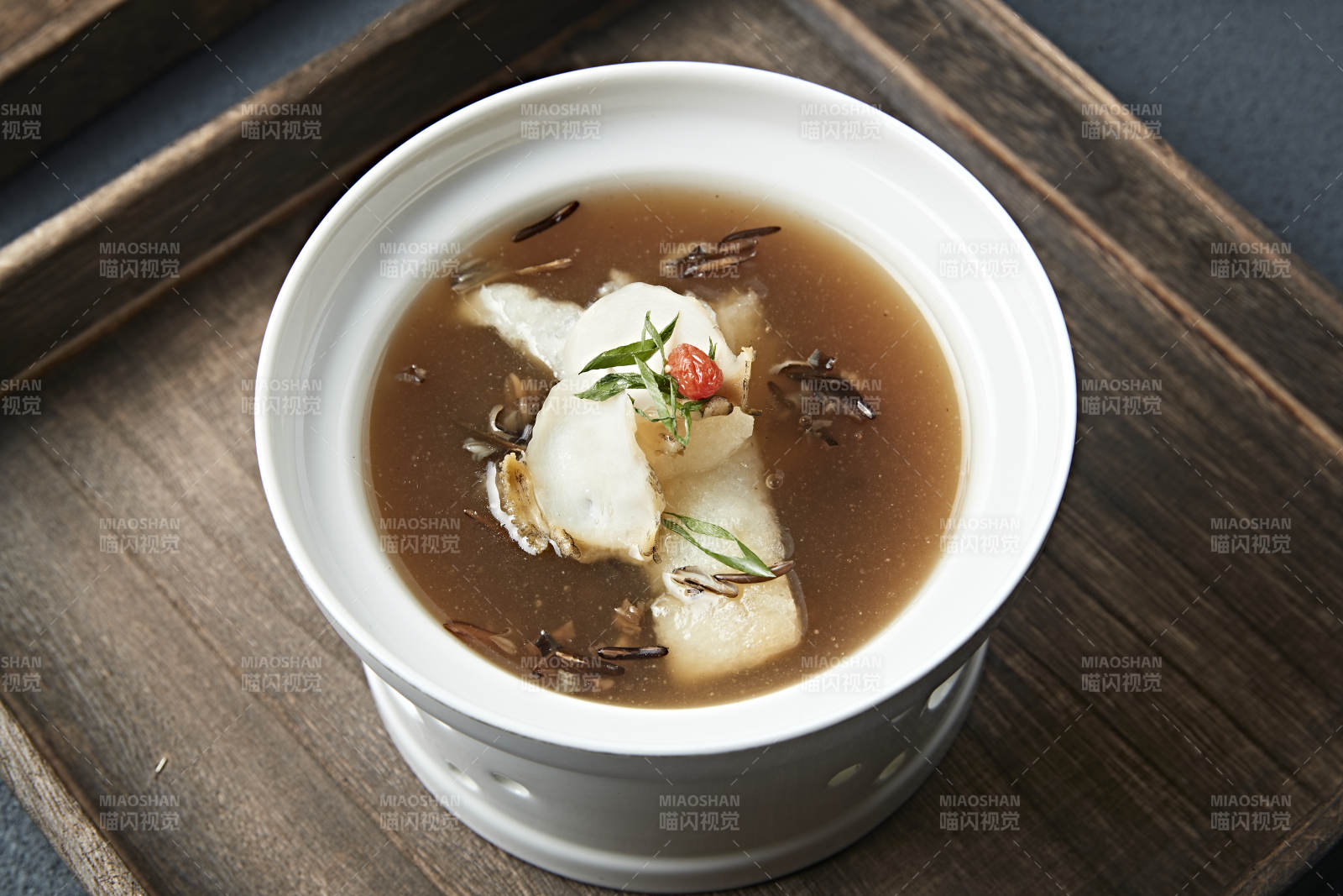 浓汤滋补竹荪炖鲍鱼图片