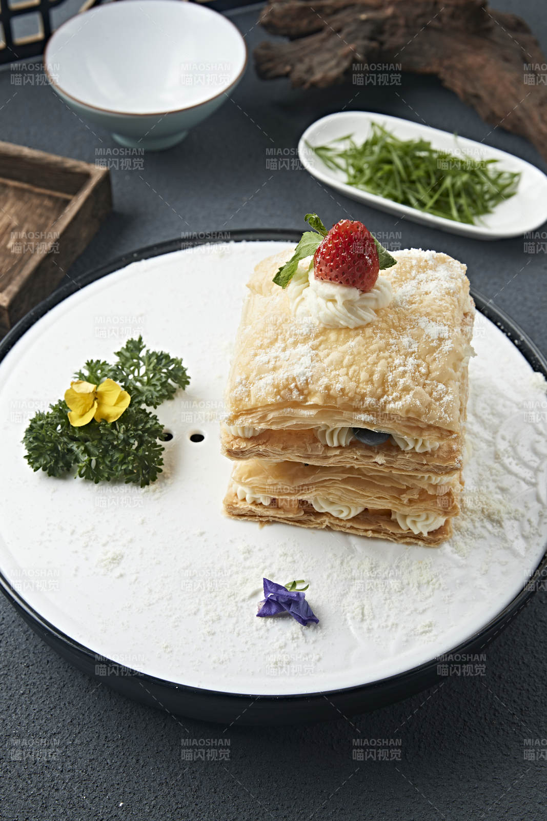 自制糖霜千层奶油酥皮拿破仑蛋糕图片