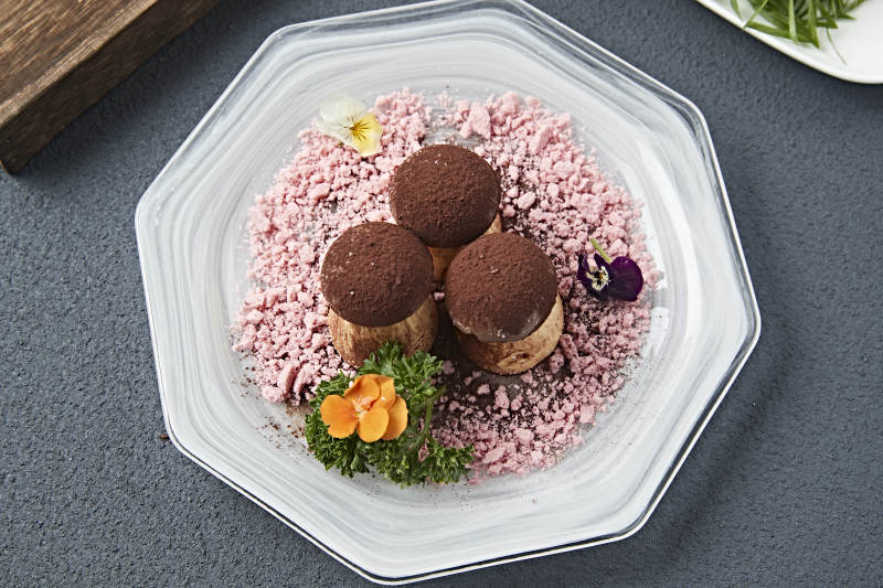 巧克力撒粉的丝滑奶香布丁图片