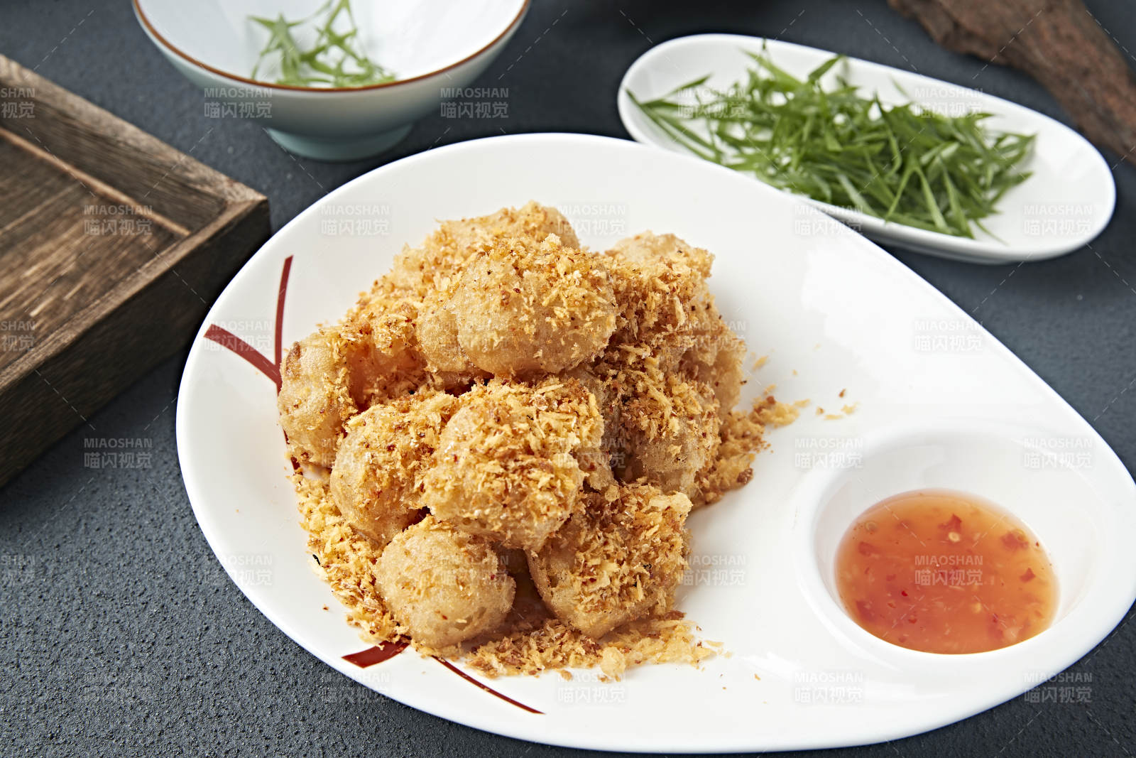 避风塘面包糠炸鲜墨鱼丸图片