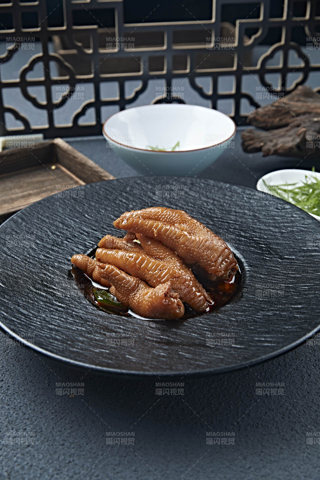 红油酸辣鸡脚图片