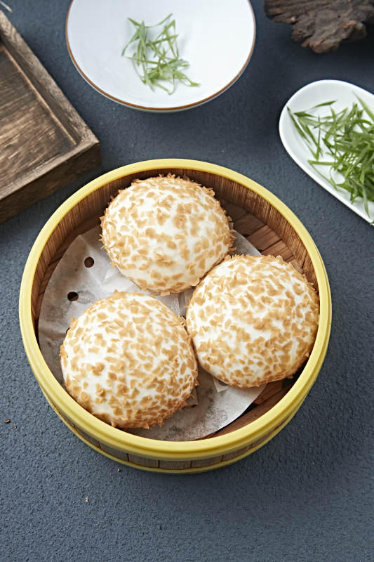 港式茶餐奶黄流沙包图片