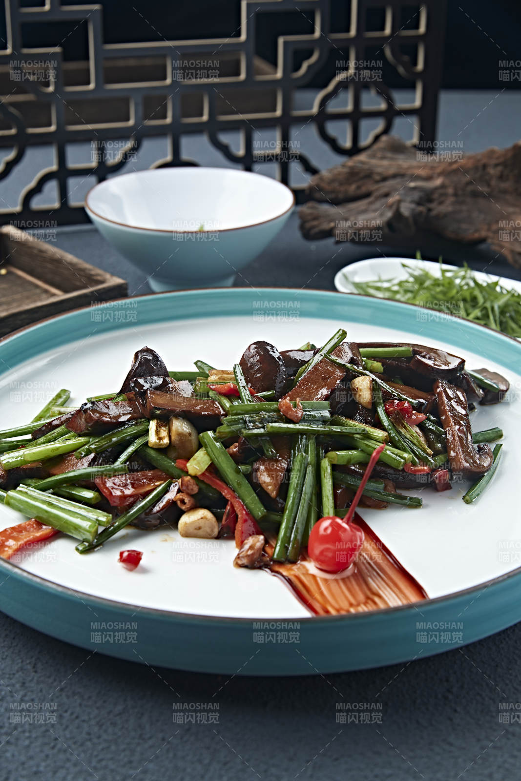 蒜香爆炒牛肝菌图片