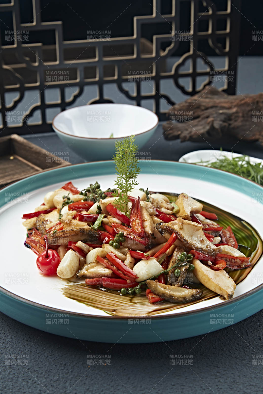 椒麻蒜香米椒炒鲜鲍鱼图片