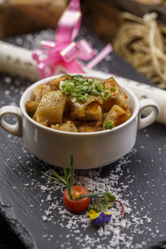 川味辣猪皮图片