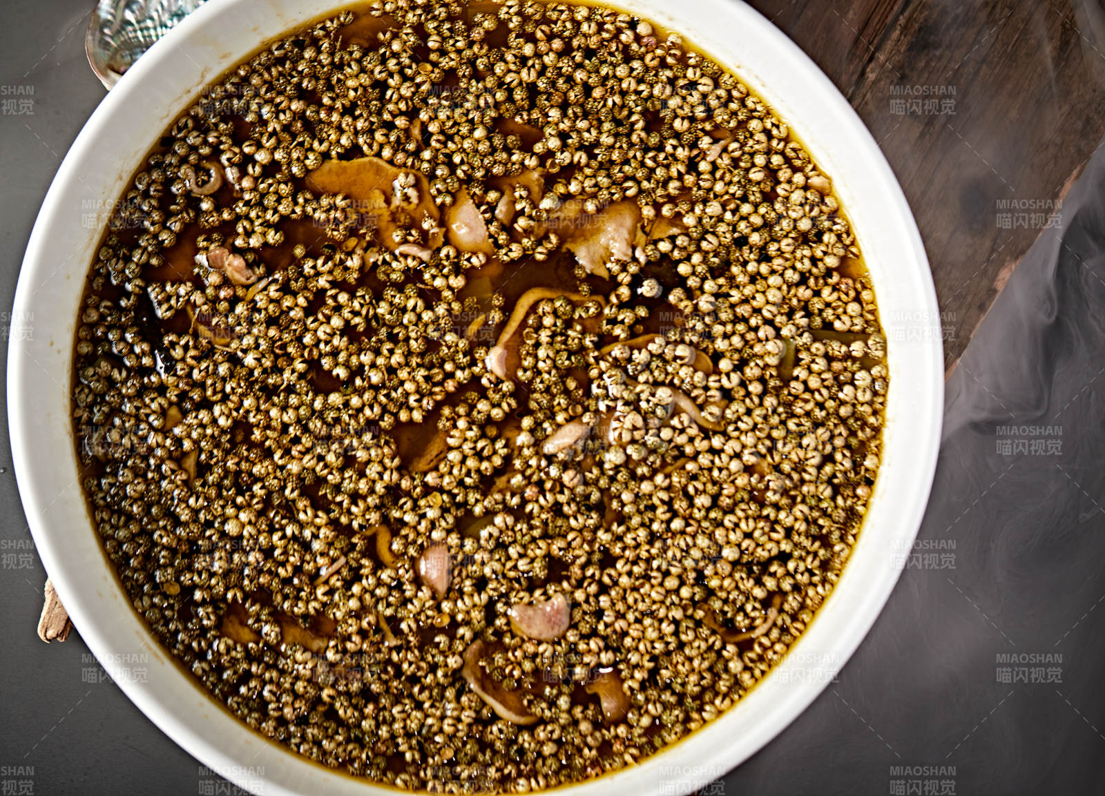 川香味麻椒水煮牛舌图片