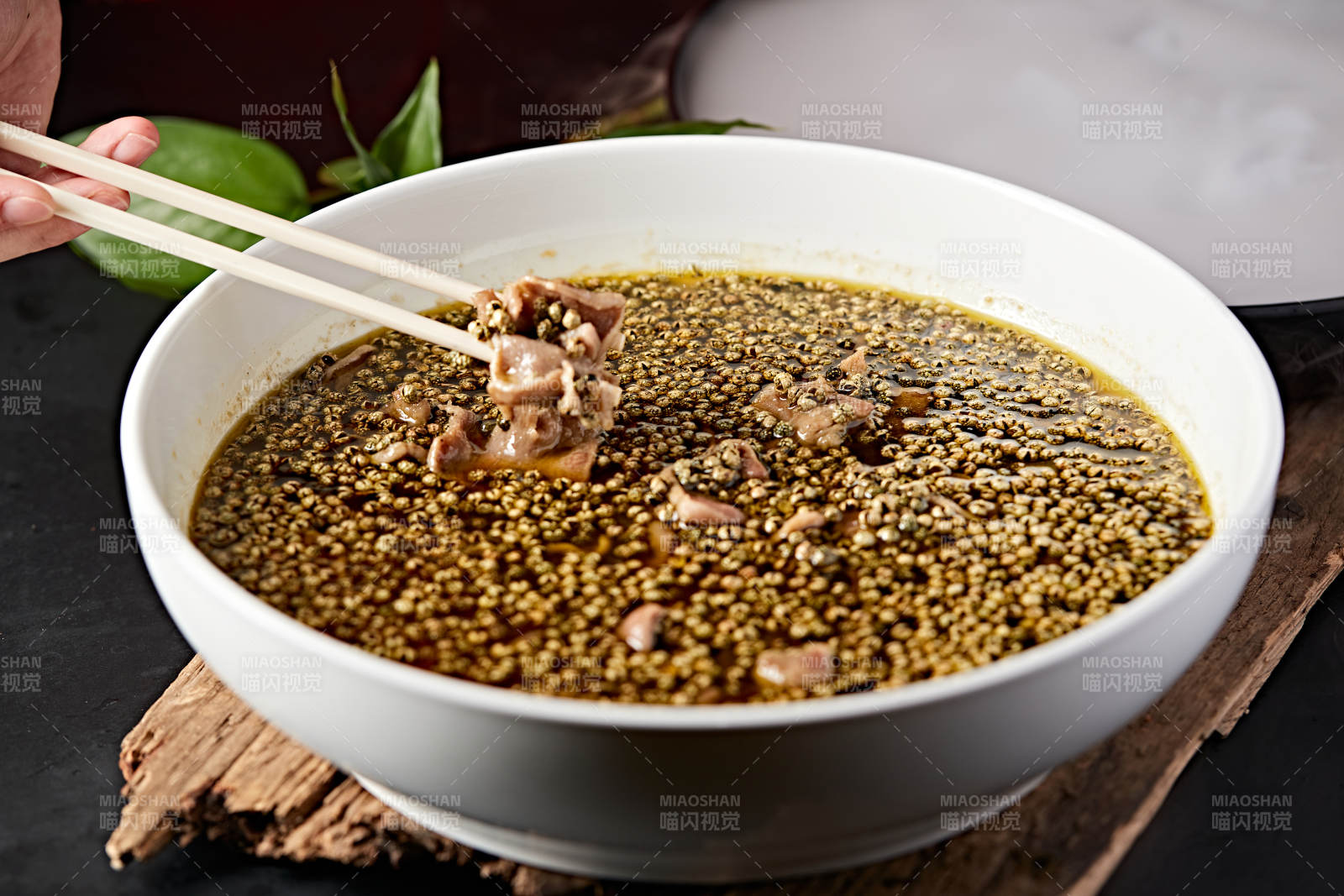 川香味麻椒水煮牛舌图片