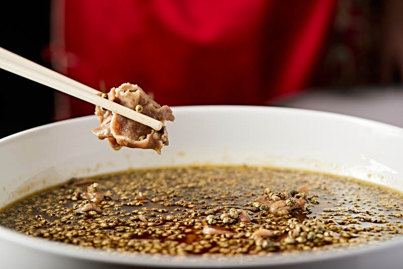 川香味麻椒水煮牛舌图片