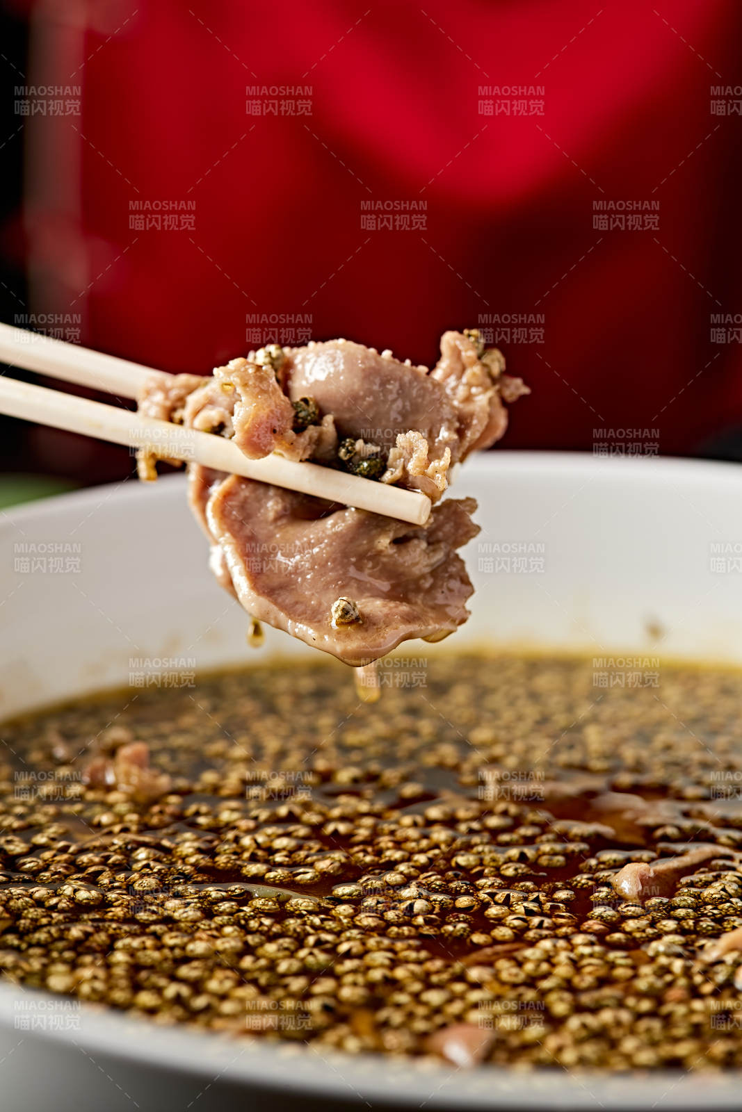 川香味麻椒水煮牛舌图片