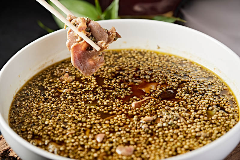 川香味麻椒水煮牛舌图片