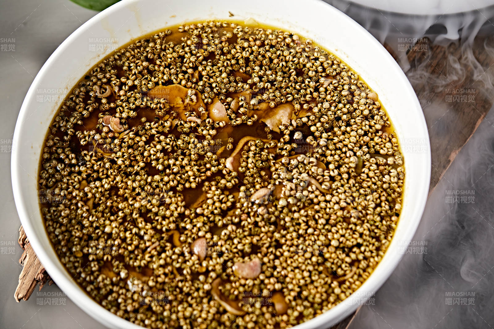 川香味麻椒水煮牛舌图片