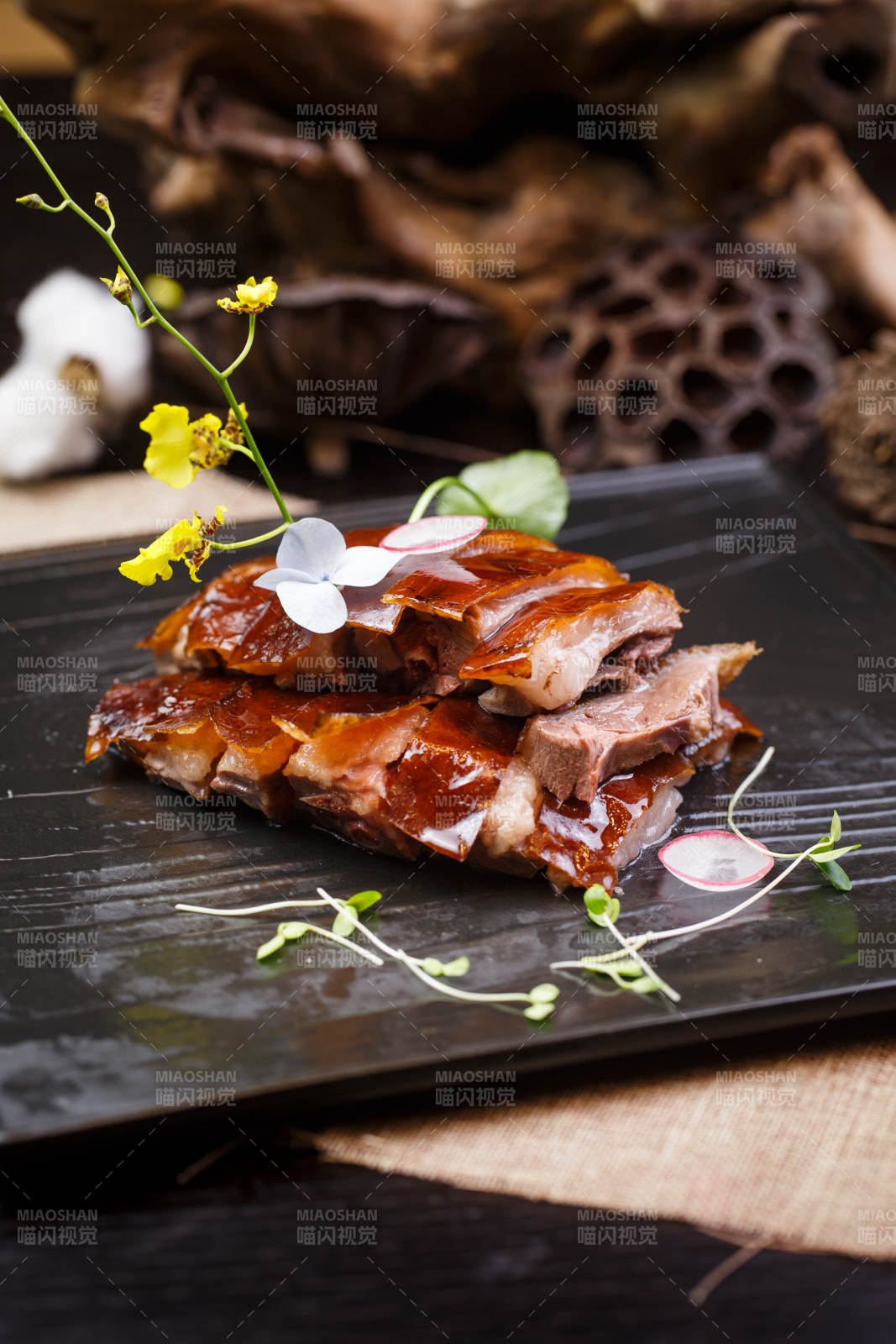 广式蜜汁叉烧鹅图片