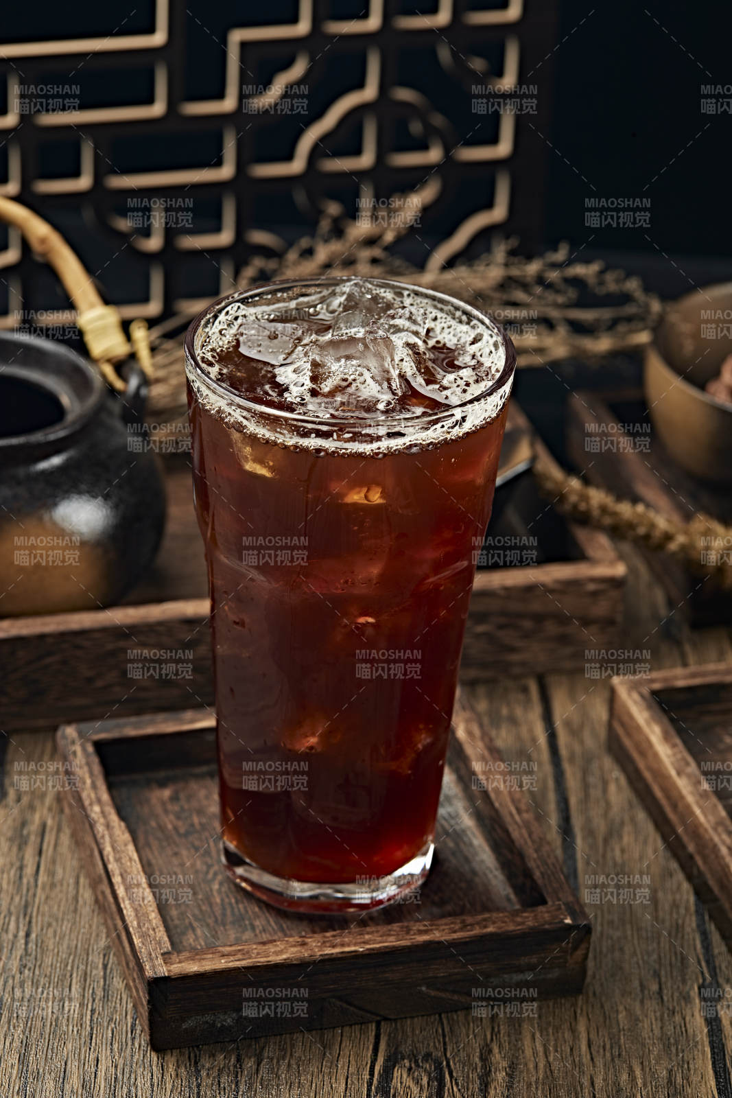 解暑饮料冰红茶柠檬冰红茶图片